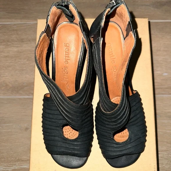 Gentle Souls Black Osaka Rama Leather Heels Size 7 - Picture 2 of 8
